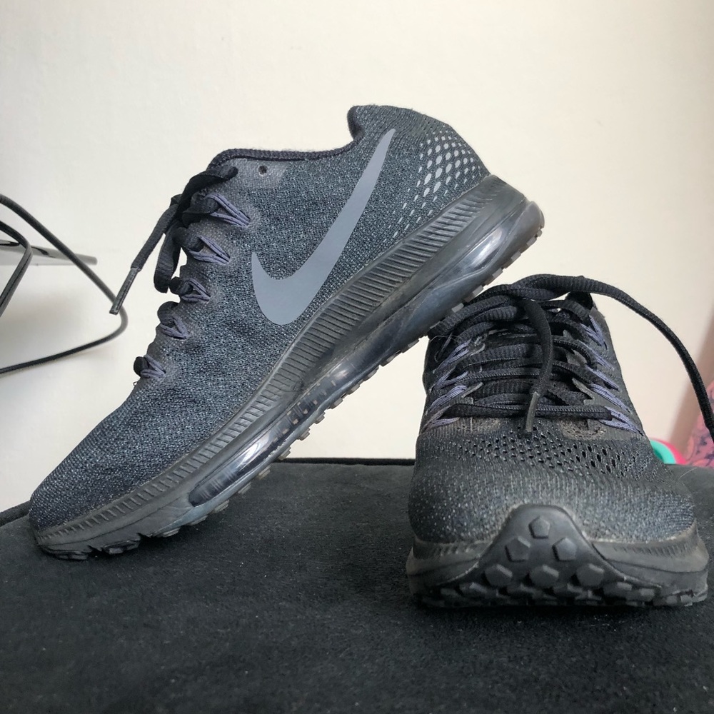 Black Nike Air Max - 6.5 W or 5 Y
